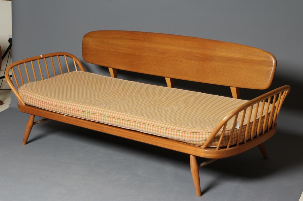 AN ERCOL MODEL 355 STUDIO COUCH Image