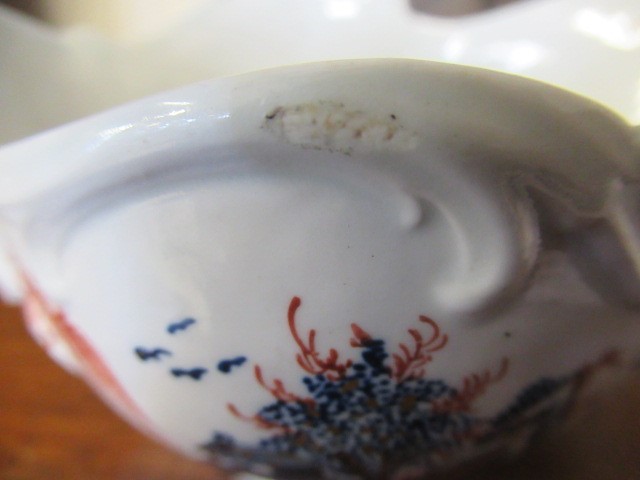 A PAIR OF CHAFFERS PORCELAIN SAUCEBOATS Image