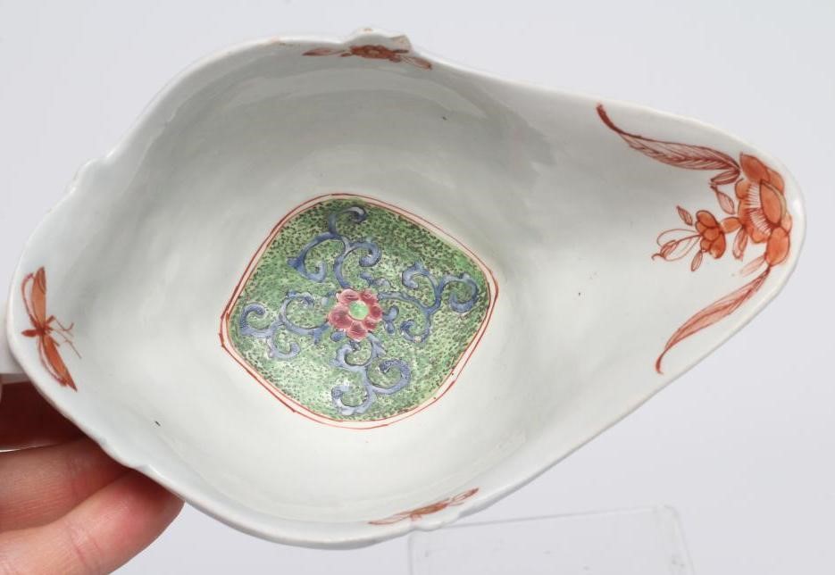 A PAIR OF CHAFFERS PORCELAIN SAUCEBOATS Image