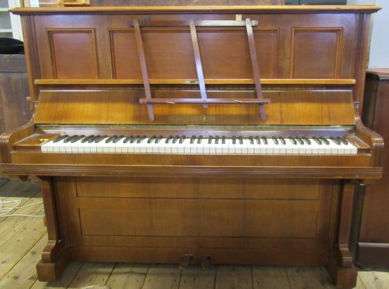AN EDWARDIAN ROSEWOOD CASED BECHSTEIN UPRIGHT Image
