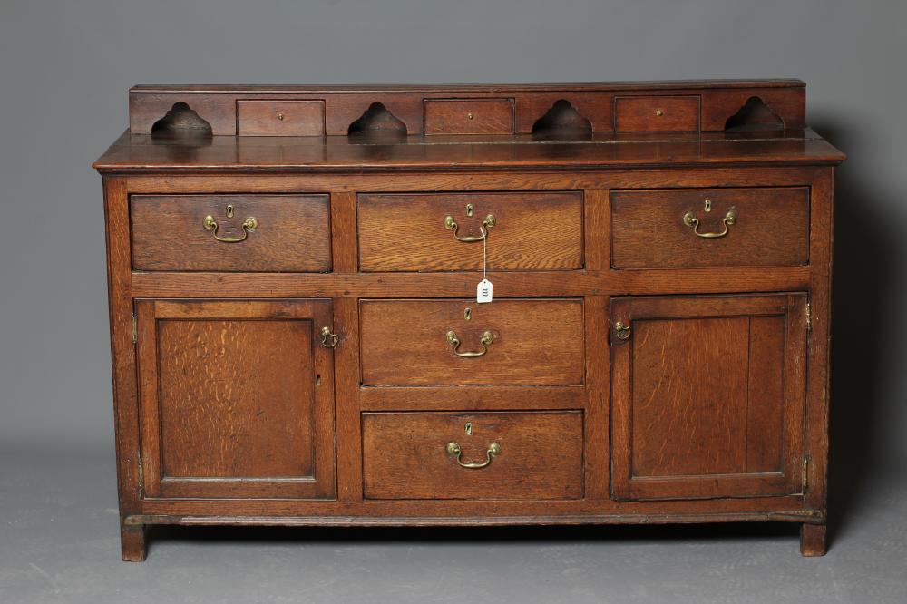 A GEORGIAN OAK DRESSER Image