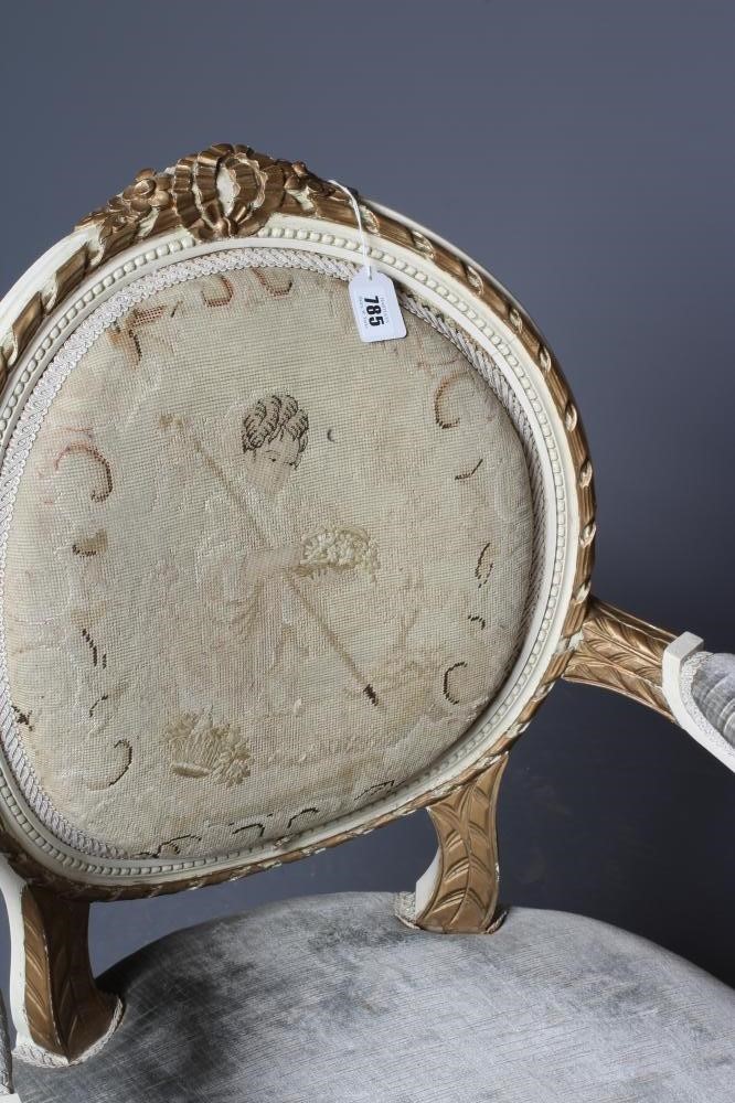 A PAINTED AND PARCEL GILT FAUTEIL Image