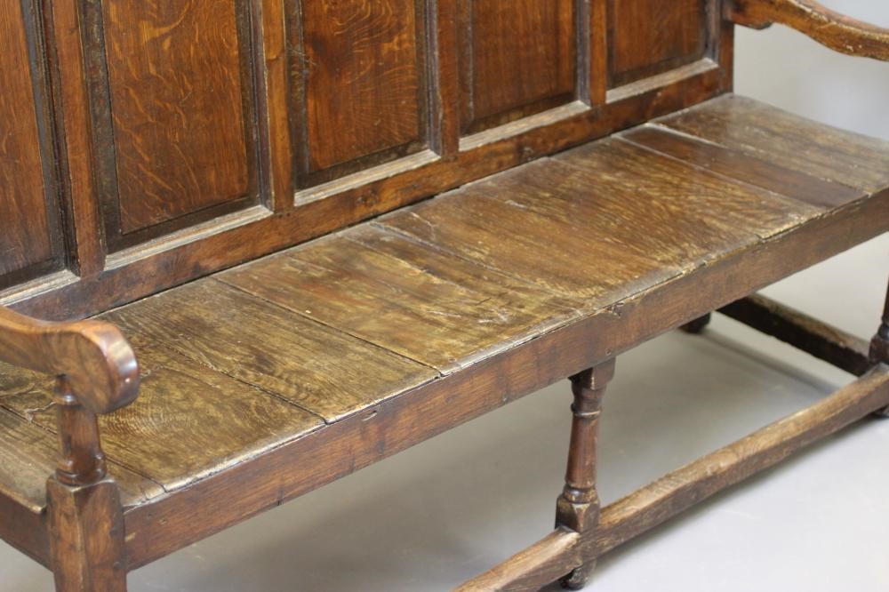 A GEORGIAN OAK SETTLE Image