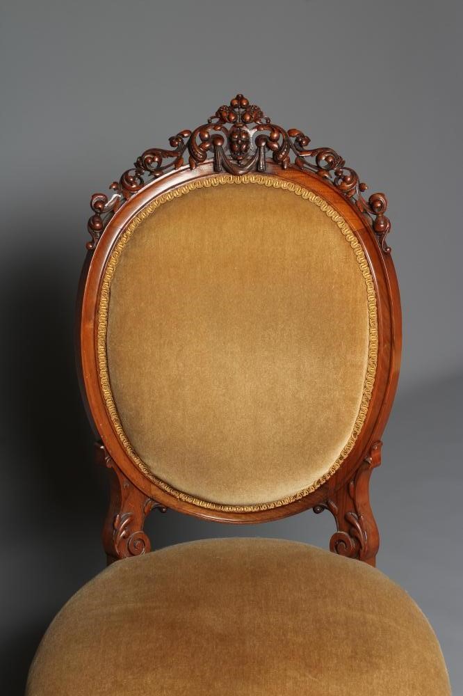 A VICTORIAN WALNUT SHOW FRAME SALON CHAIR Image