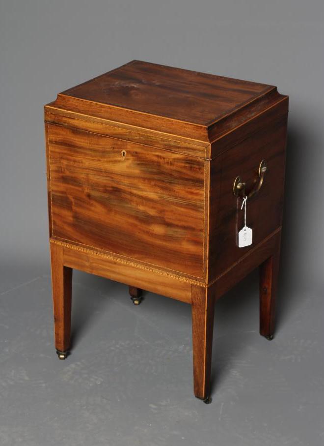A GEORGIAN MAHOGANY CELLARETTE Image
