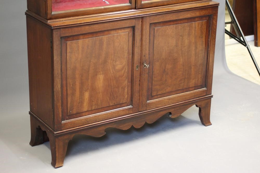 A MAHOGANY TWO STAGE BOOKCASE/DISPLAY CABINET Image