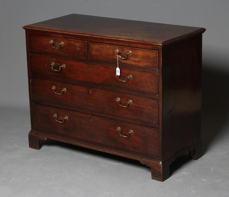 A GEORGIAN MAHOGANY CHEST Image