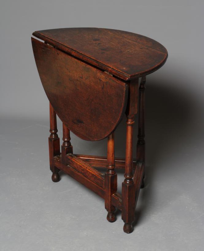 A SMALL JOINED OAK GATELEG TABLE Image