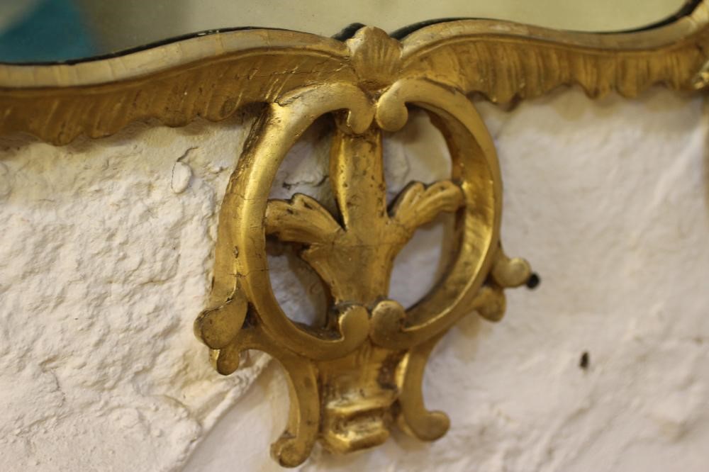 A GEORGIAN CARVED AND GILTWOOD PIER GLASS Image