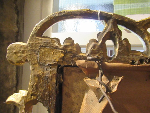 A GEORGIAN CARVED AND GILTWOOD PIER GLASS Image