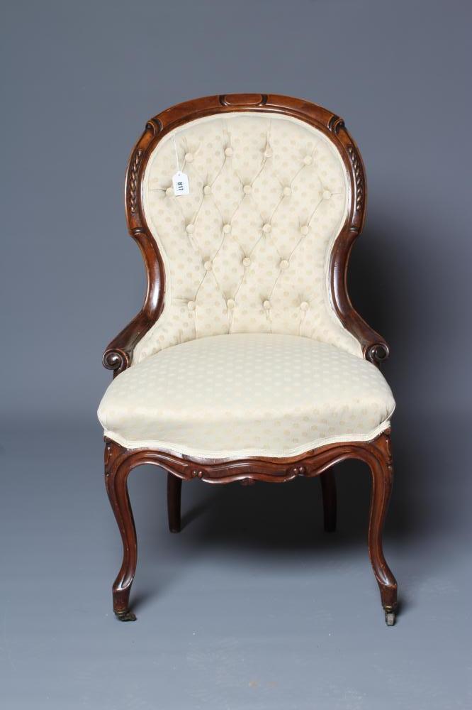 A VICTORIAN SHOW FRAME WALNUT SALON CHAIR Image