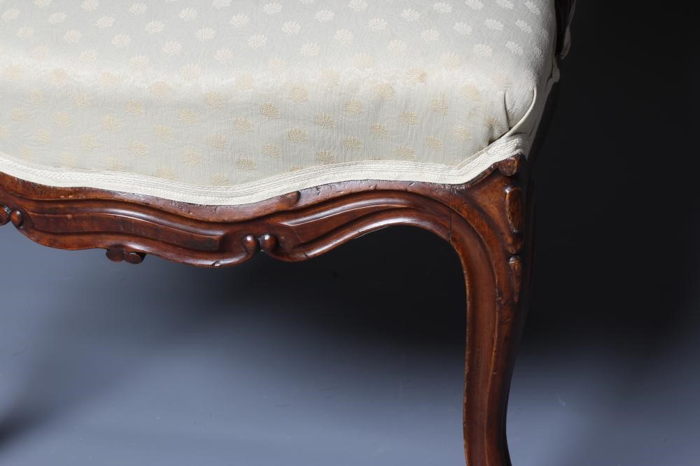 A VICTORIAN SHOW FRAME WALNUT SALON CHAIR Image