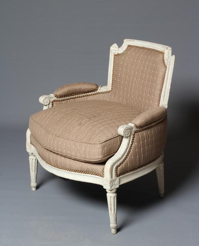 A LOUIS XVI PAINTED BEECH BERGERE Image