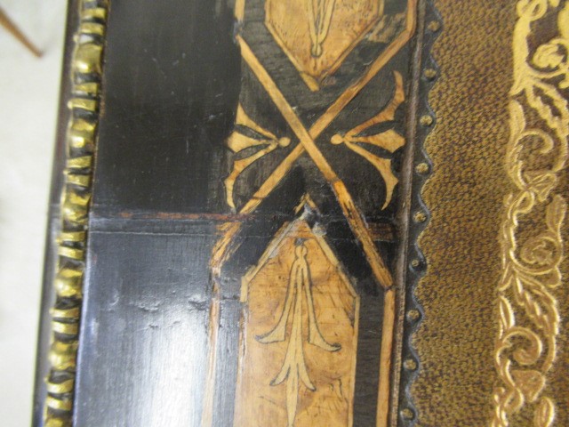 A VICTORIAN EBONISED AND AMBOYNA LIBRARY TABLE Image