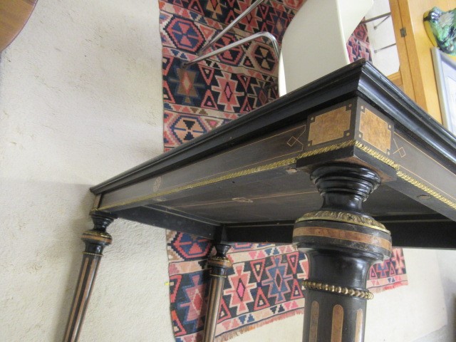 A VICTORIAN EBONISED AND AMBOYNA LIBRARY TABLE Image