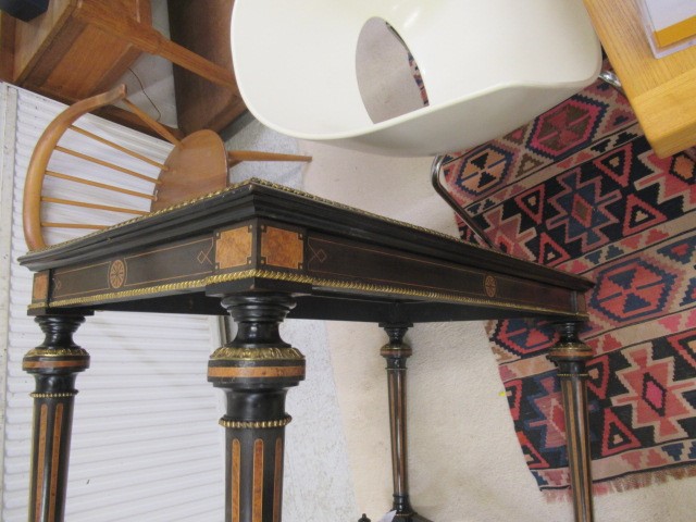 A VICTORIAN EBONISED AND AMBOYNA LIBRARY TABLE Image