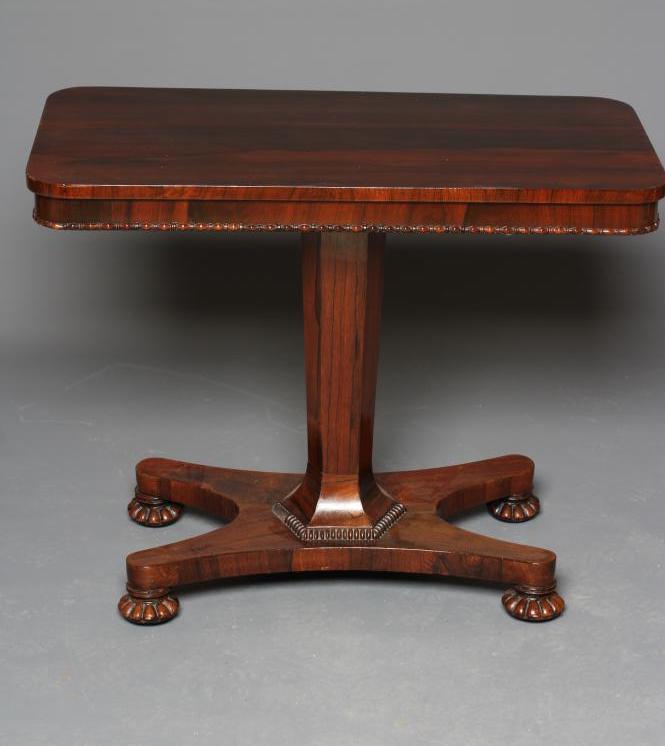 AN EARLY VICTORIAN ROSEWOOD OCCASIONAL TABLE Image