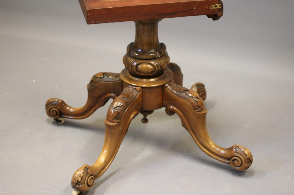 A VICTORIAN BURR WALNUT LOO TABLE Image