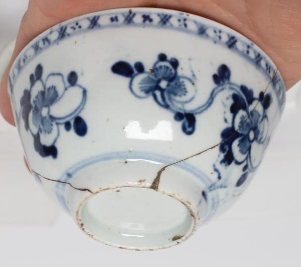 A COLLECTION OF JAMES PENNINGTON PORCELAIN TEAWARES Image