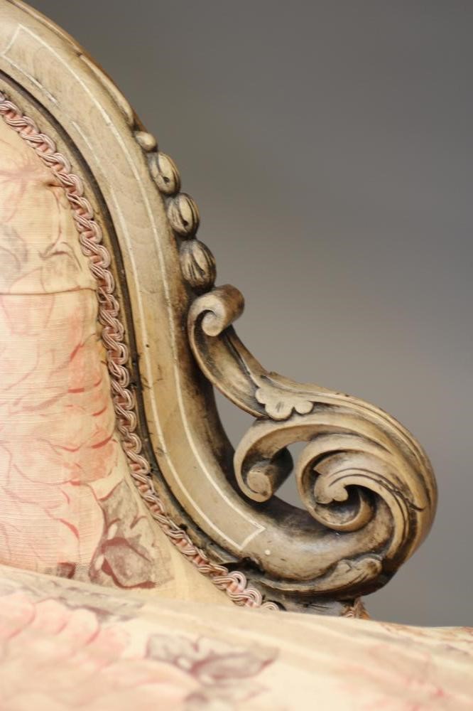 A VICTORIAN WALNUT AND INLAID CHAISE LONGUE Image