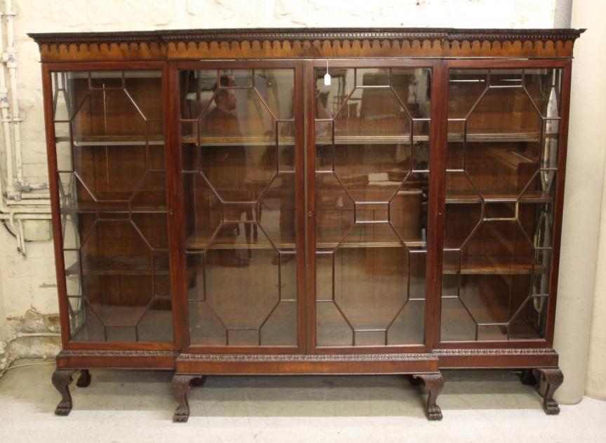 A GEORGIAN REVIVAL MAHOGANY DISPLAY CABINET Image