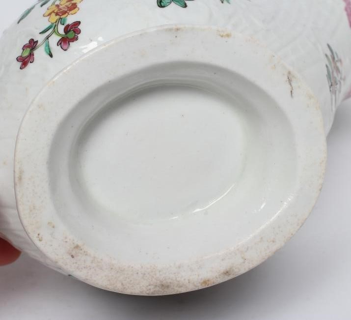 A CHRISTIANS PORCELAIN SAUCE BOAT Image