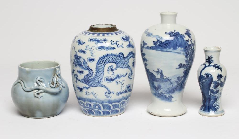 THREE CHINESE PORCELAIN VASES Image