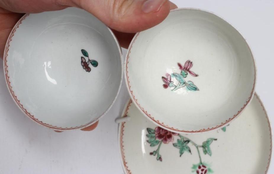 A CHRISTIANS PORCELAIN TEA BOWL AND SAUCER Image