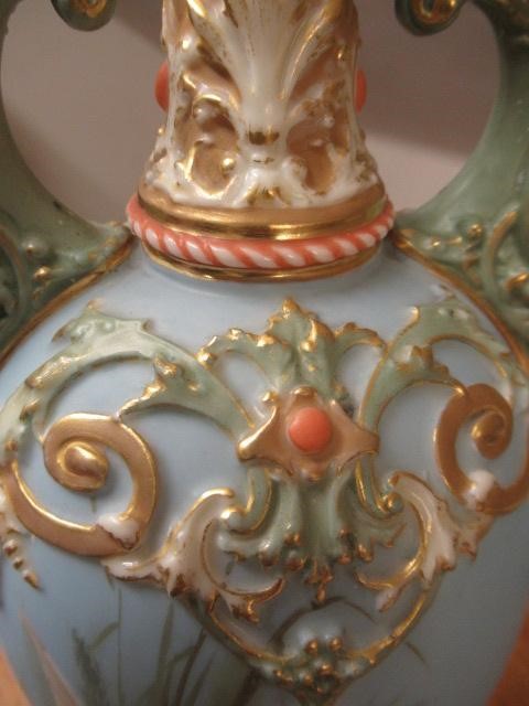A ROYAL WORCESTER PORCELAIN TALL VASE Image