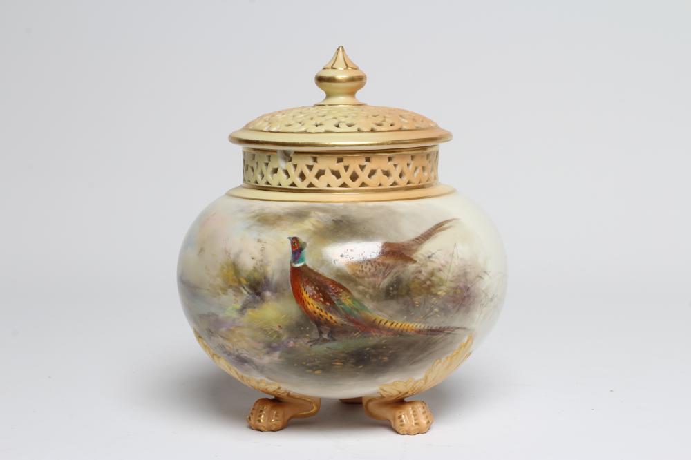 A ROYAL WORCESTER PORCELAIN POT POURRI AND COVERS Image