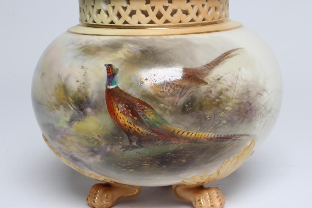 A ROYAL WORCESTER PORCELAIN POT POURRI AND COVERS Image