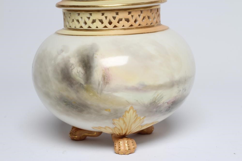 A ROYAL WORCESTER PORCELAIN POT POURRI AND COVERS Image