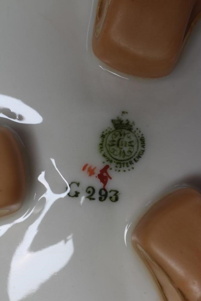 A ROYAL WORCESTER PORCELAIN POT POURRI AND COVERS Image