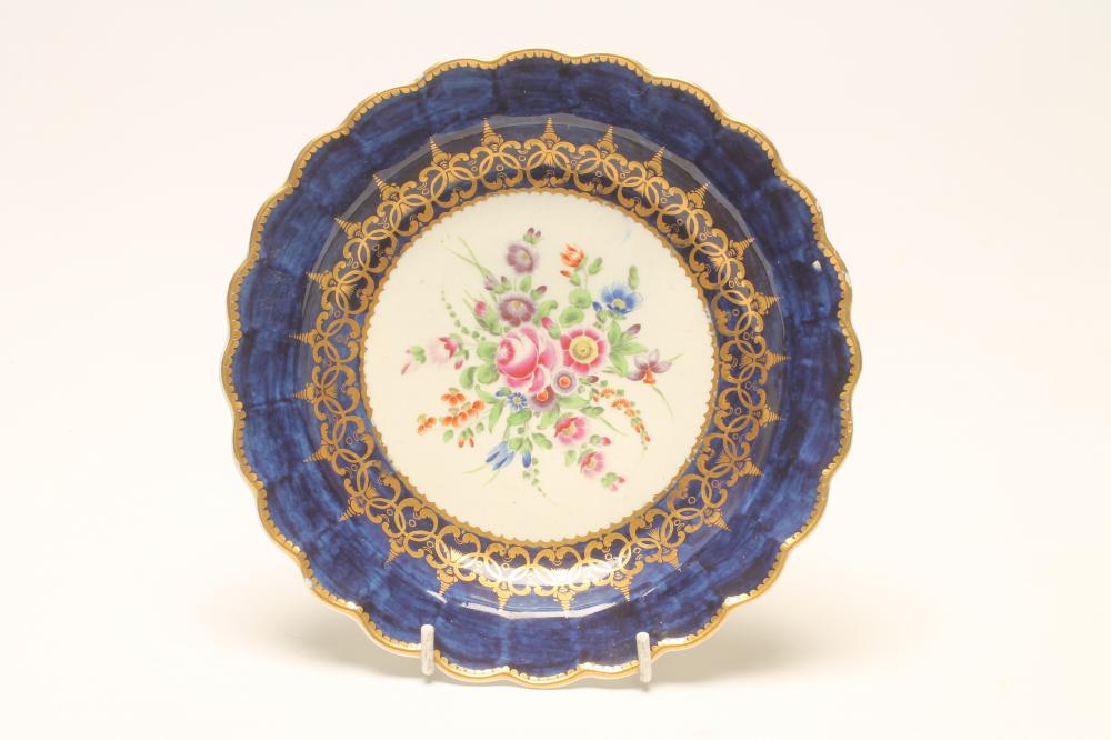 A FIRST PERIOD WORCESTER PORCELAIN PLATE Image