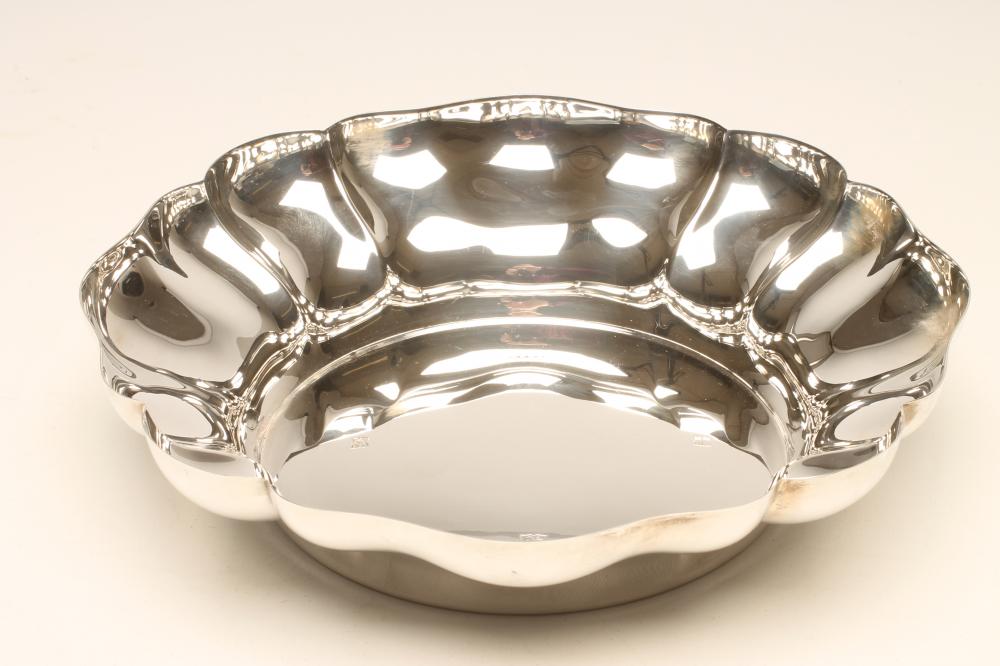 A SILVER STRAWBERRY DISH Image