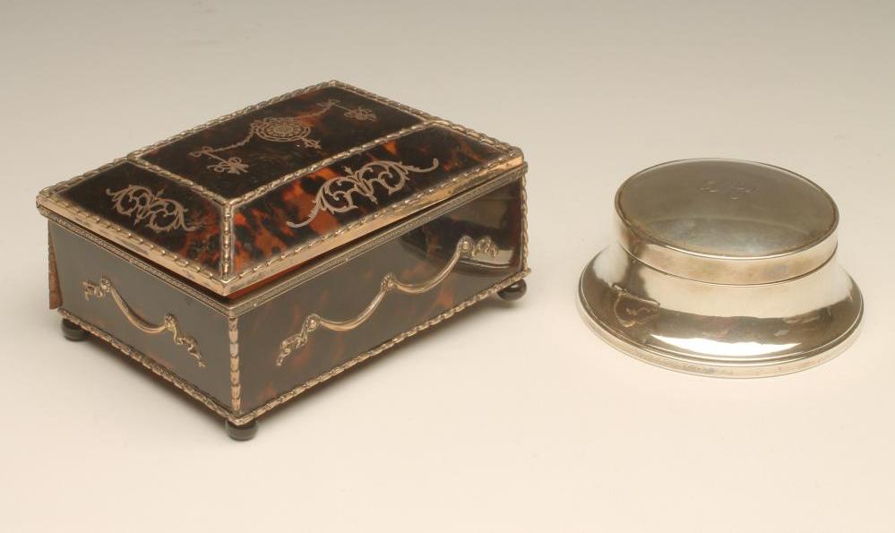 AN EDWARDIAN TORTOISESHELL SILVER MOUNTED JEWELLERY CASKET Image