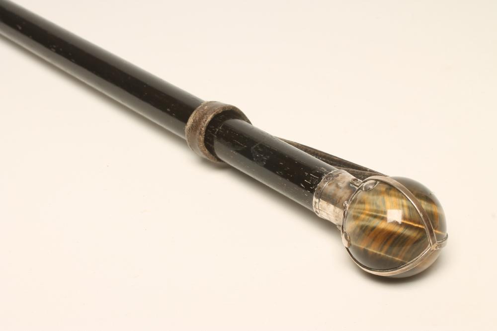 A GENTLEMAN'S LATE VICTORIAN SILVER MOUNTED WALKING CANE Image