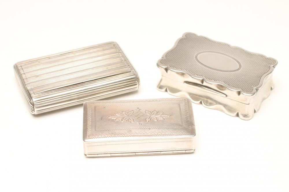 A LATE VICTORIAN SILVER SNUFF BOX Image