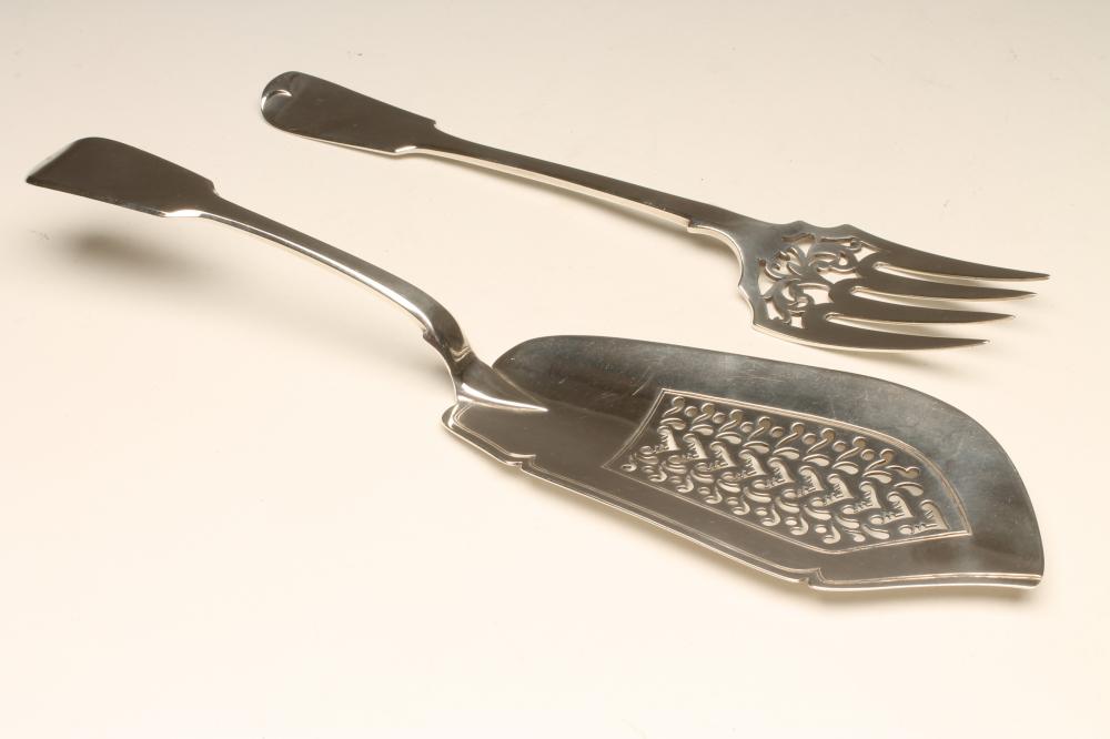 A GEORGE IV SILVER FISH SLICE Image