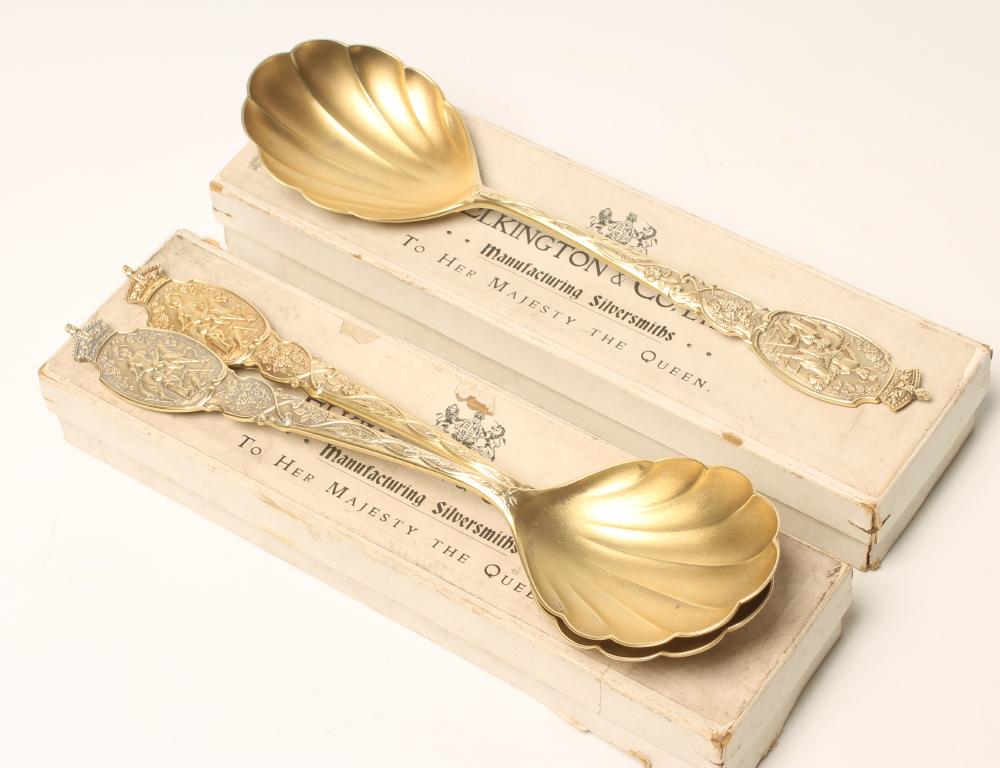 A VICTORIAN SET OF THREE SILVER GILT VINTNERS' COMPANY ROYAL COMMEMORATIVE SPOONS Image