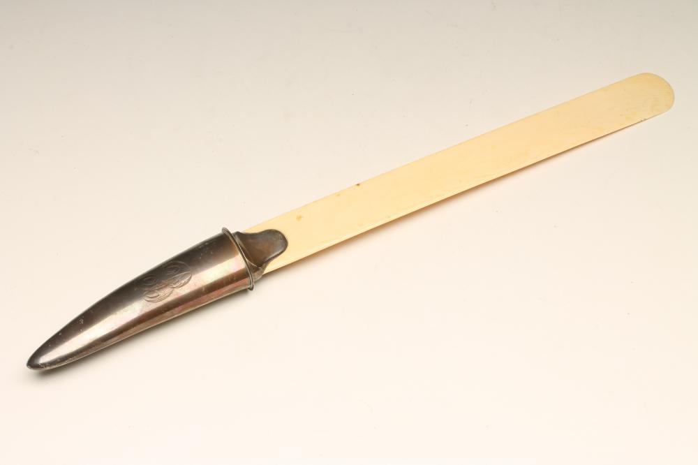 AN EDWARDIAN SILVER MOUNTED PAGE TURNER Image