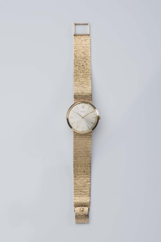 A GENTLEMAN'S 9CT GOLD ROLEX WRISTWATCH Image