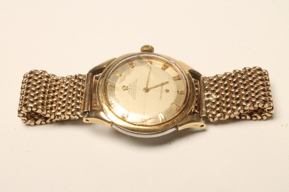 AN OMEGA AUTOMATIC CONSTELLATION CHRONOMETER Image