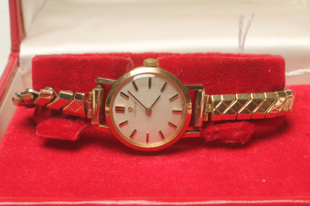 A LADY'S 9CT GOLD OMEGA WRISTWATCH Image
