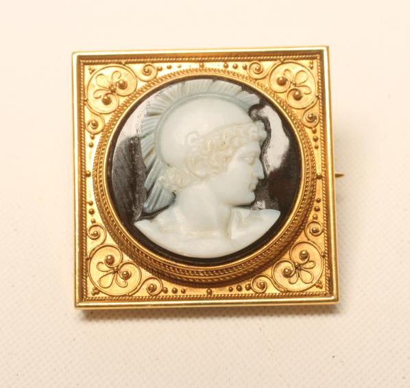 A VICTORIAN ETRUSCAN REVIVAL BROOCH Image