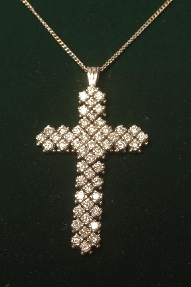 AN ARTICULATED DIAMOND CROSS  PENDANT Image