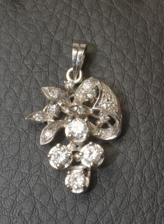 A DIAMOND PENDANT Image