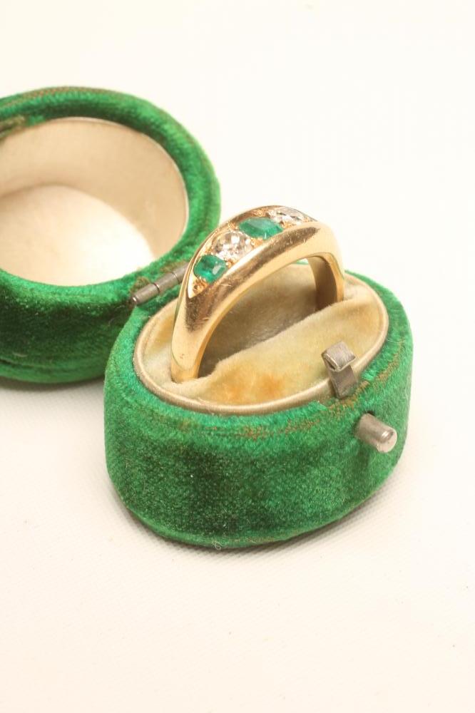 AN EMERALD AND DIAMOND RING Image
