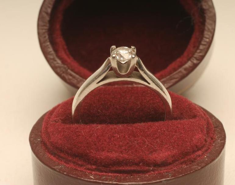 A SOLITAIRE DIAMOND RING Image