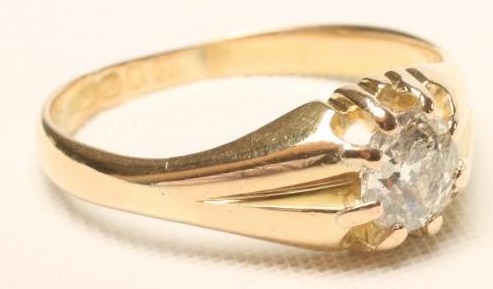 A GENTLEMAN'S SOLITAIRE DIAMOND RING Image